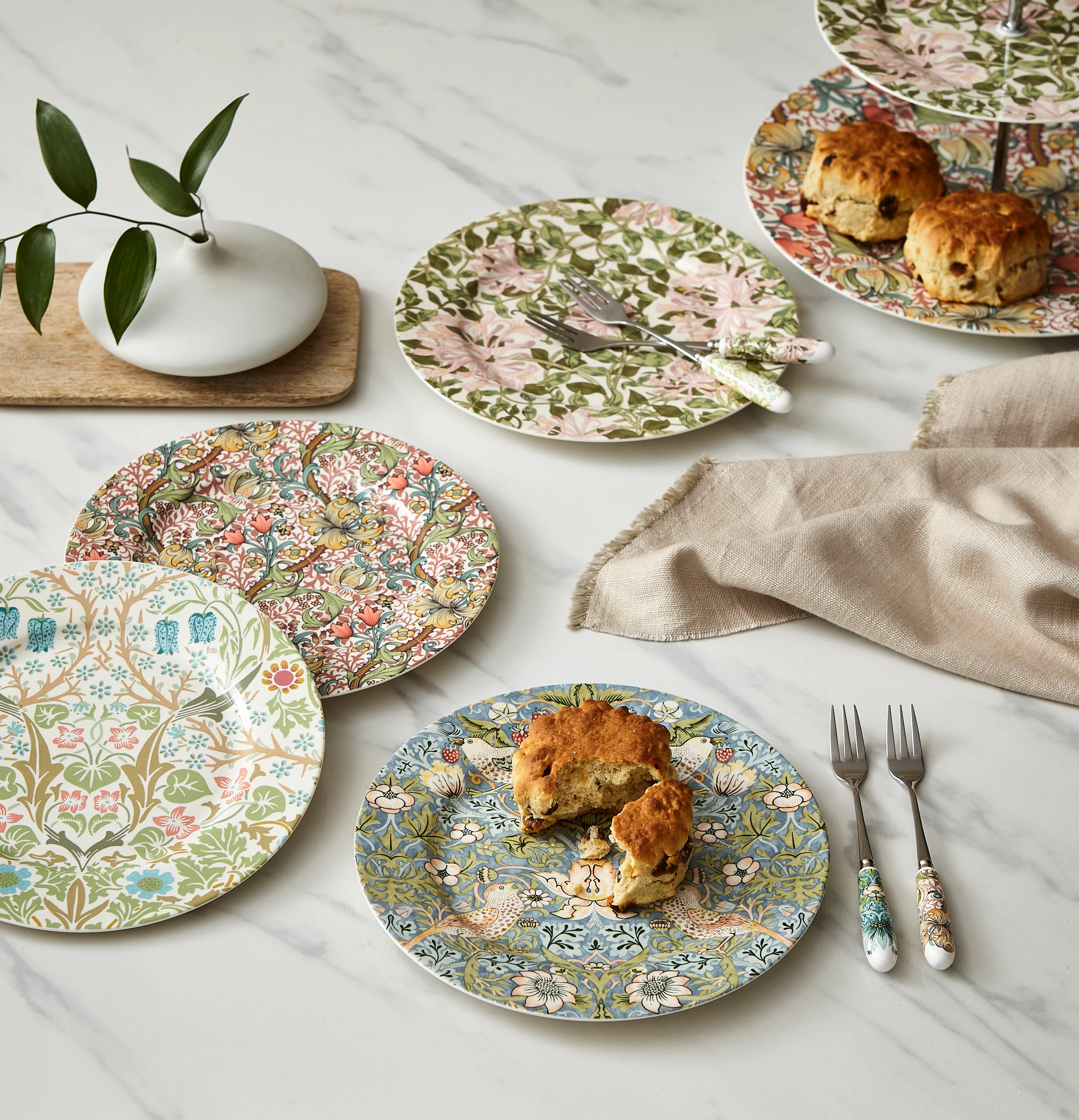 Spode Morris & Co Dessert Plates Set of 4 (Assorted) - Image 2