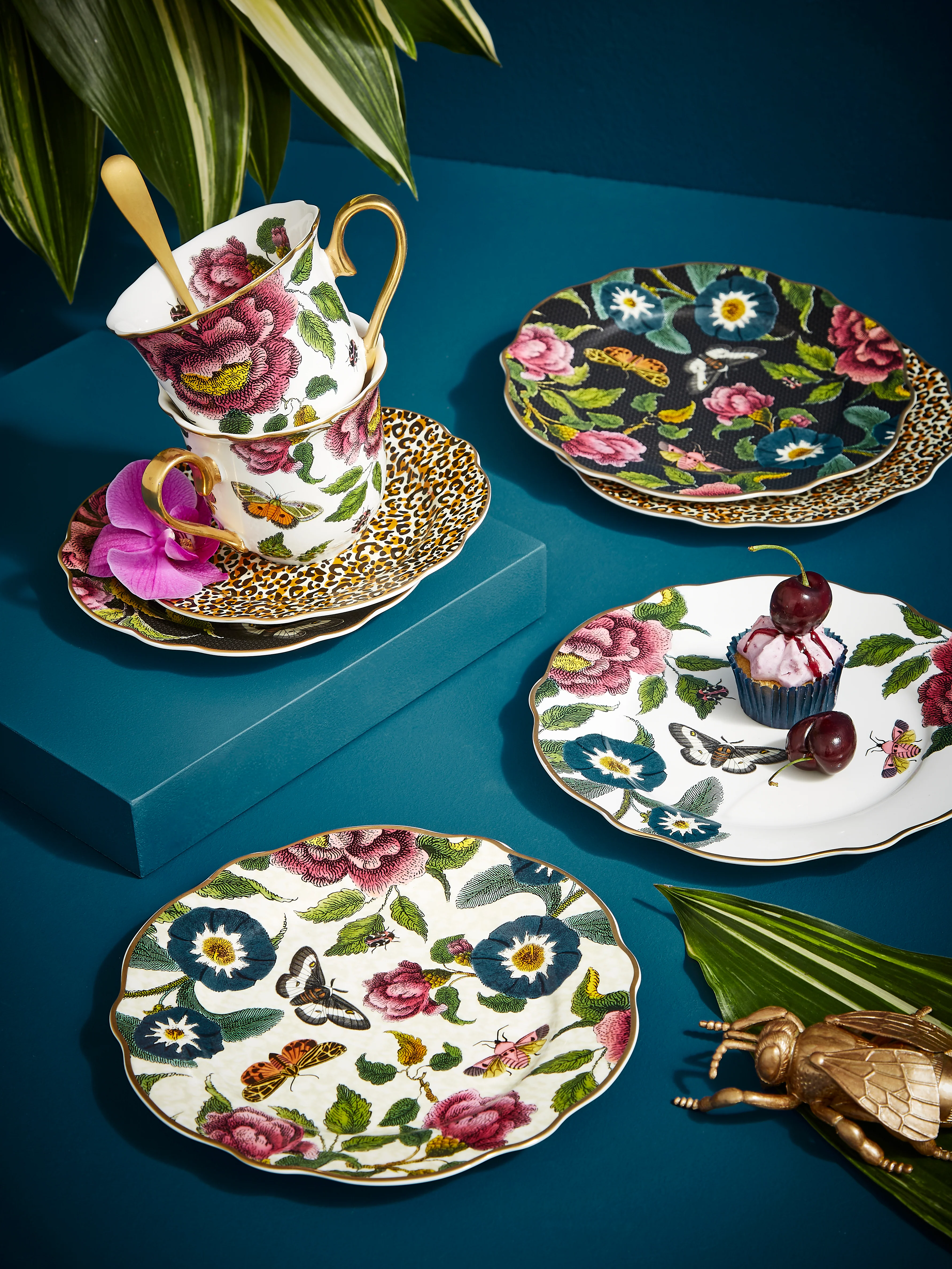 Spode Creatures of Curiosity Dessert Plates Set of 4 (Assorted) - Image 5